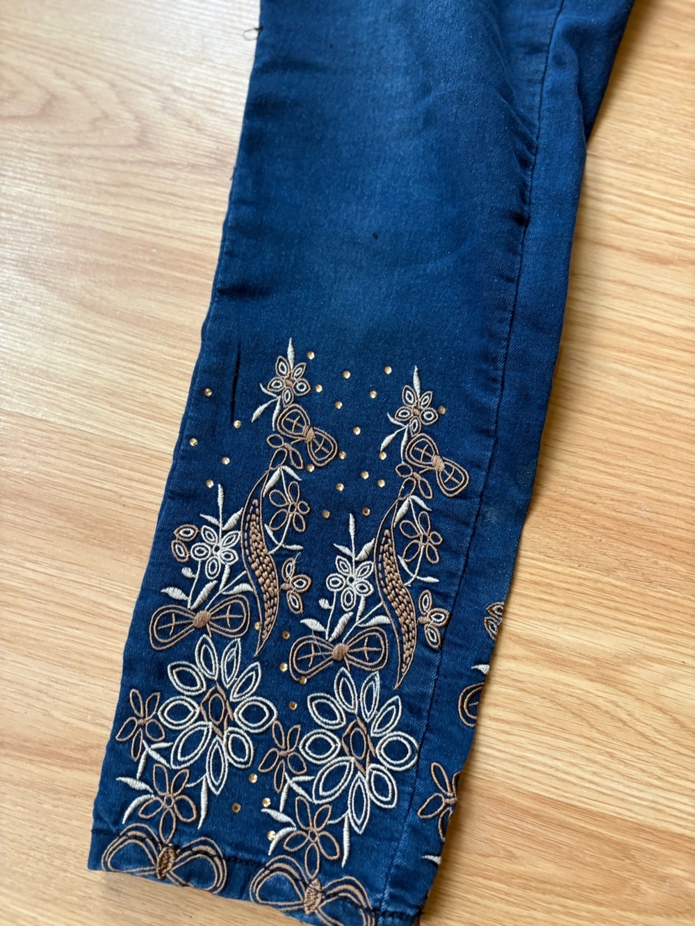 Joseph Ribkoff Navy Jeans with Metallic Floral Embroidery Sz 8 - Picture 2 of 9